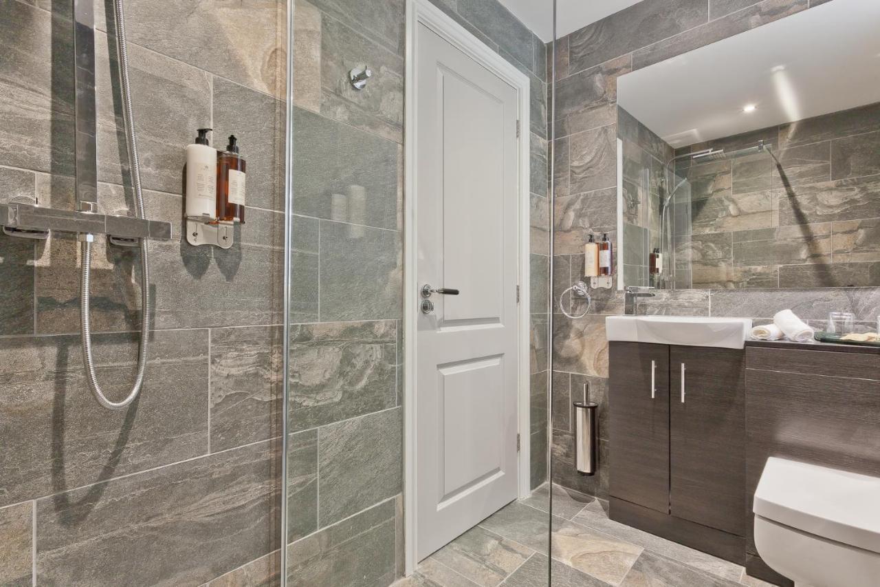 The Mews Boutique Deluxe Apartments, Sleep 2-6 People , Central Location, Free Parking Windermere Exteriör bild