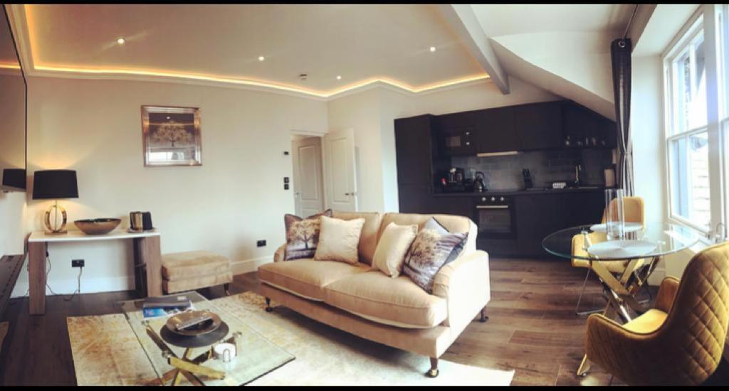 The Mews Boutique Deluxe Apartments, Sleep 2-6 People , Central Location, Free Parking Windermere Exteriör bild