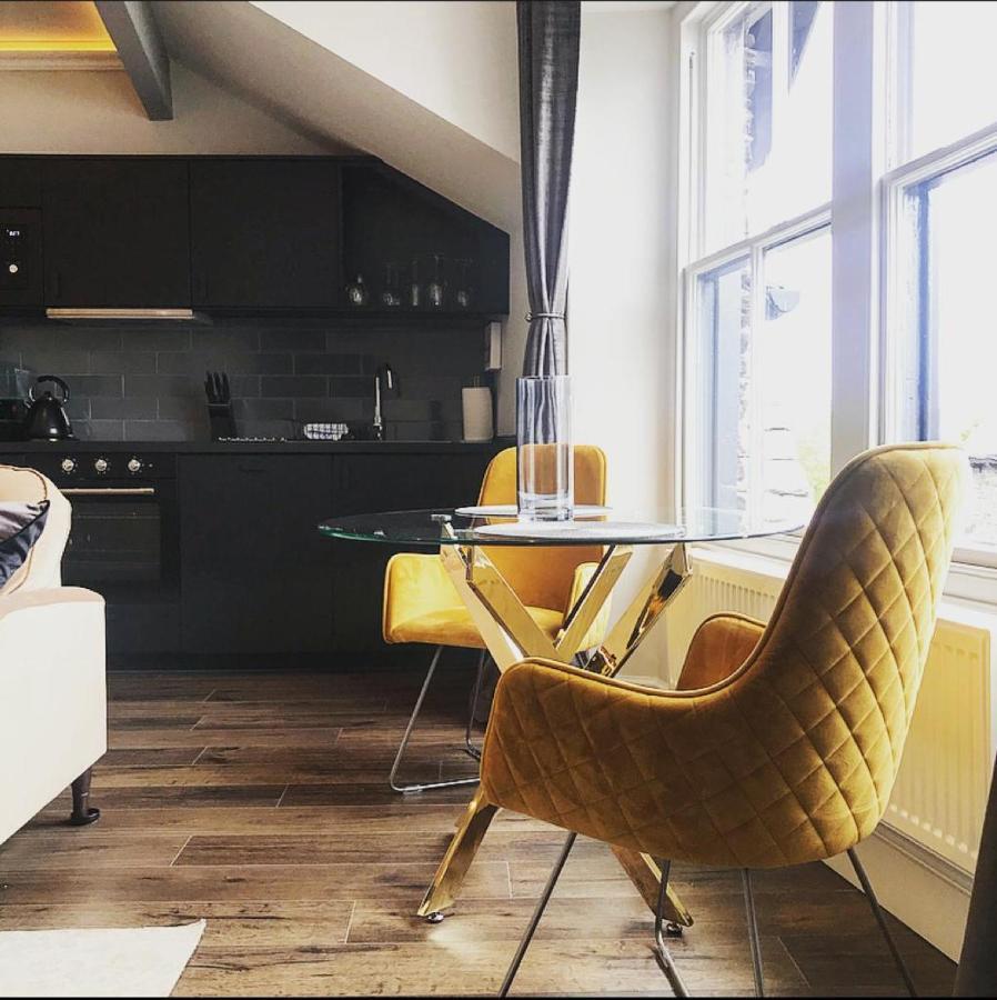 The Mews Boutique Deluxe Apartments, Sleep 2-6 People , Central Location, Free Parking Windermere Exteriör bild