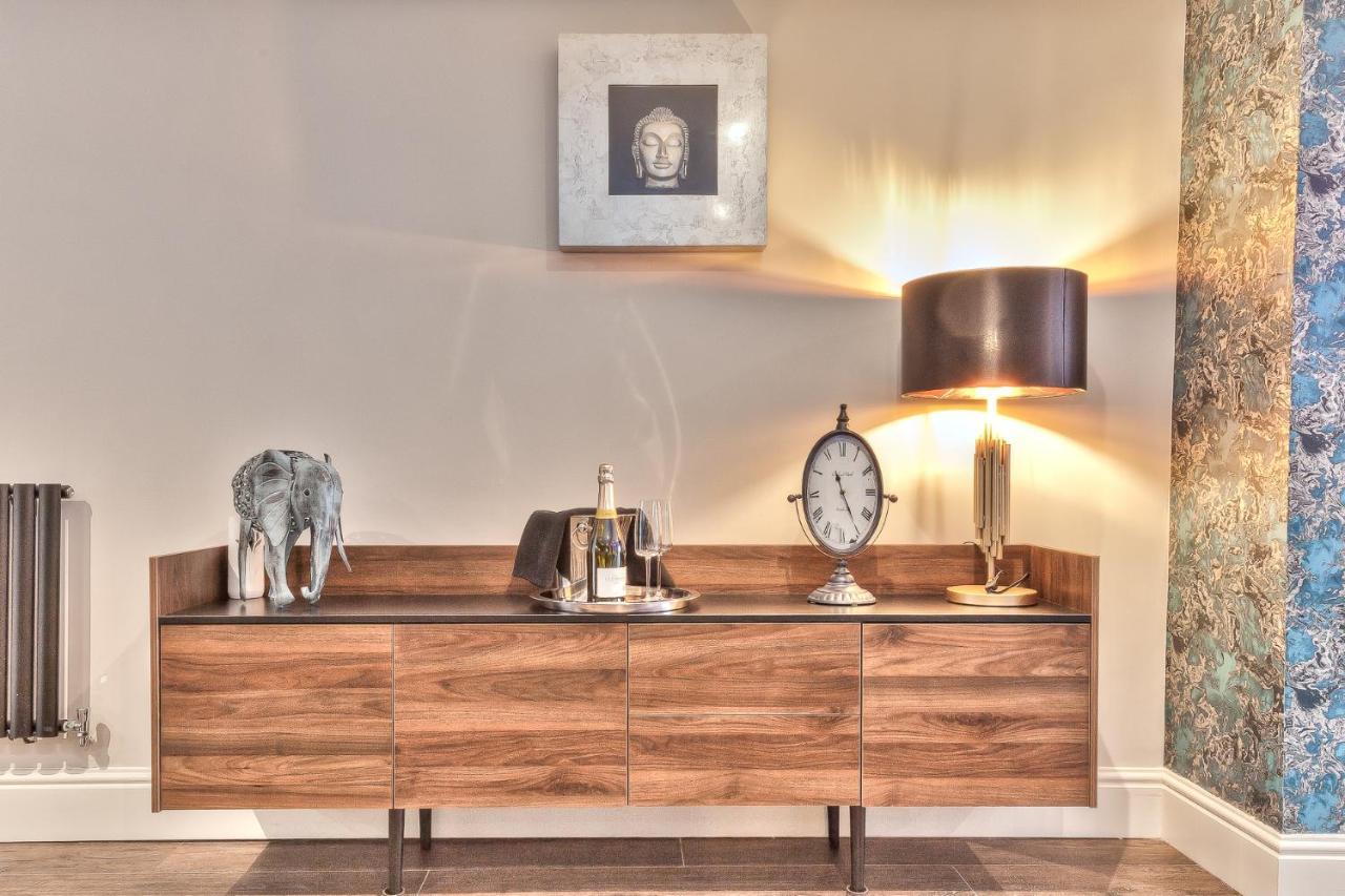 The Mews Boutique Deluxe Apartments, Sleep 2-6 People , Central Location, Free Parking Windermere Exteriör bild