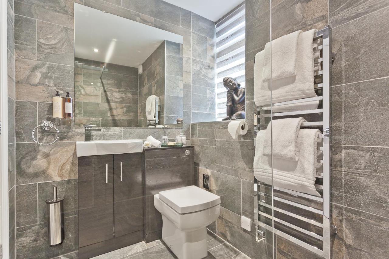 The Mews Boutique Deluxe Apartments, Sleep 2-6 People , Central Location, Free Parking Windermere Exteriör bild