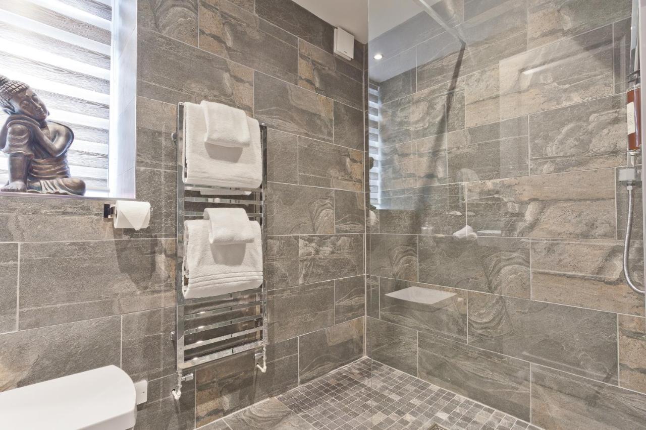 The Mews Boutique Deluxe Apartments, Sleep 2-6 People , Central Location, Free Parking Windermere Exteriör bild
