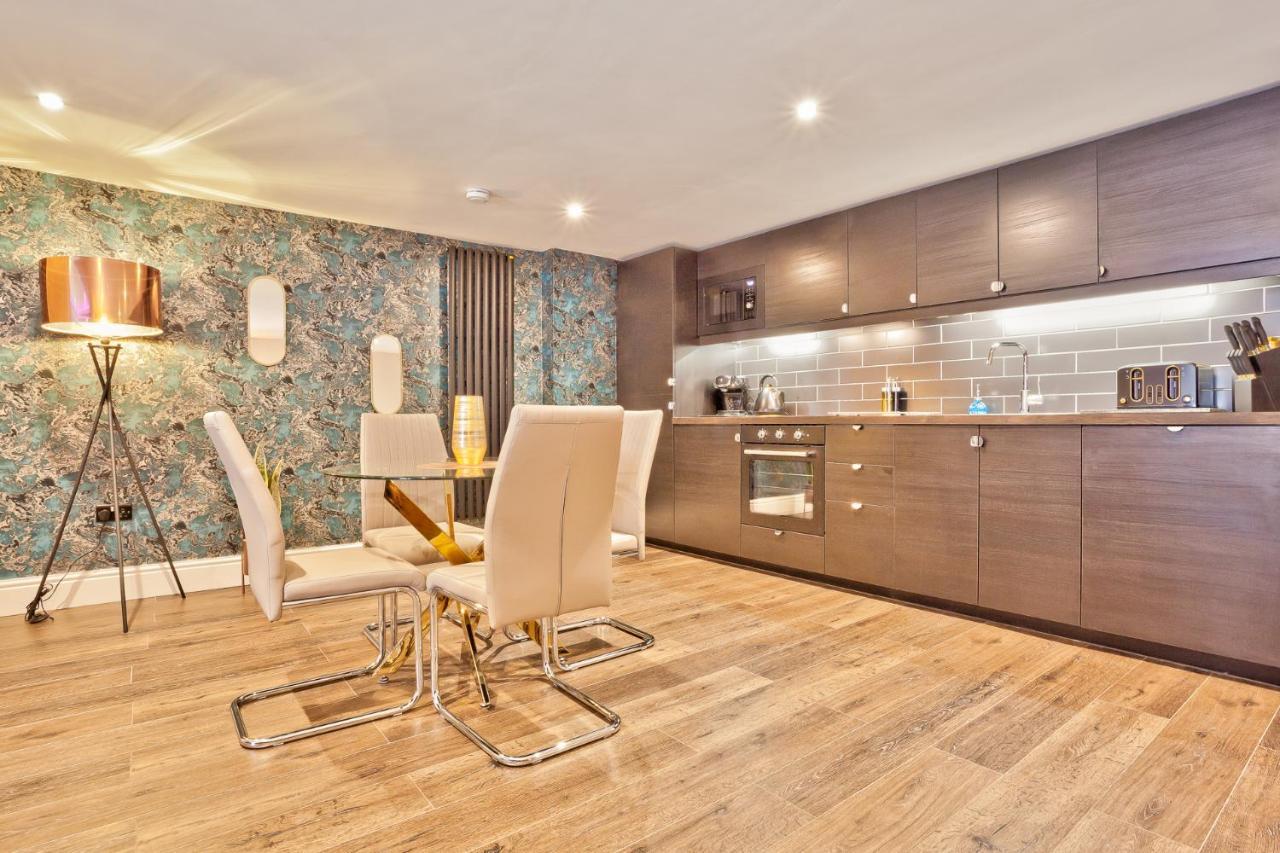 The Mews Boutique Deluxe Apartments, Sleep 2-6 People , Central Location, Free Parking Windermere Exteriör bild