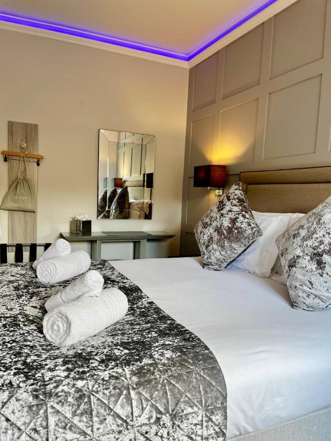 The Mews Boutique Deluxe Apartments, Sleep 2-6 People , Central Location, Free Parking Windermere Exteriör bild