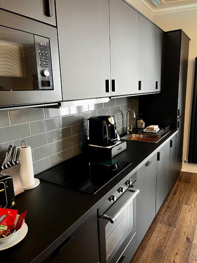 The Mews Boutique Deluxe Apartments, Sleep 2-6 People , Central Location, Free Parking Windermere Exteriör bild